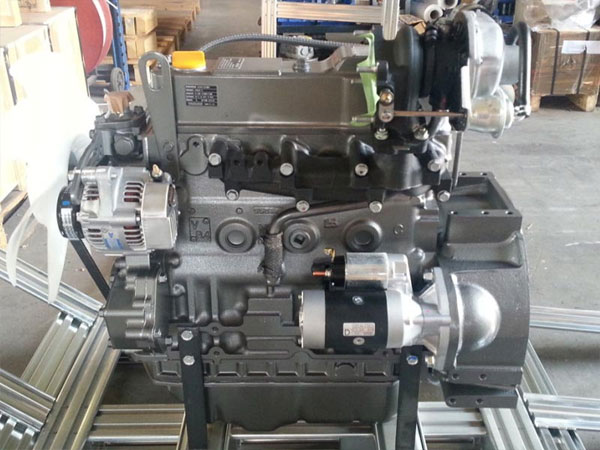 Yanmar-4TNV84T engine